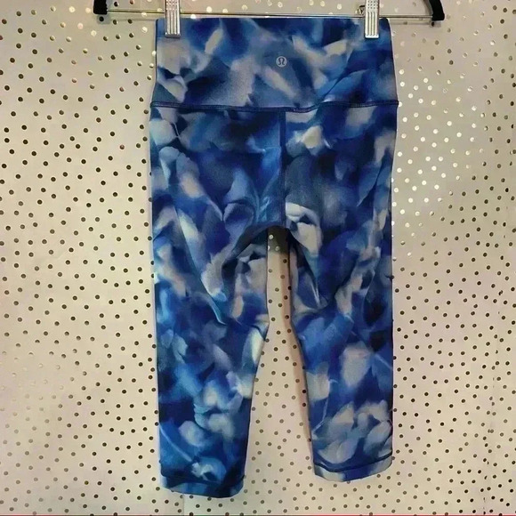 Lululemon Blue Tie Dye Capris - Picture 9 of 10